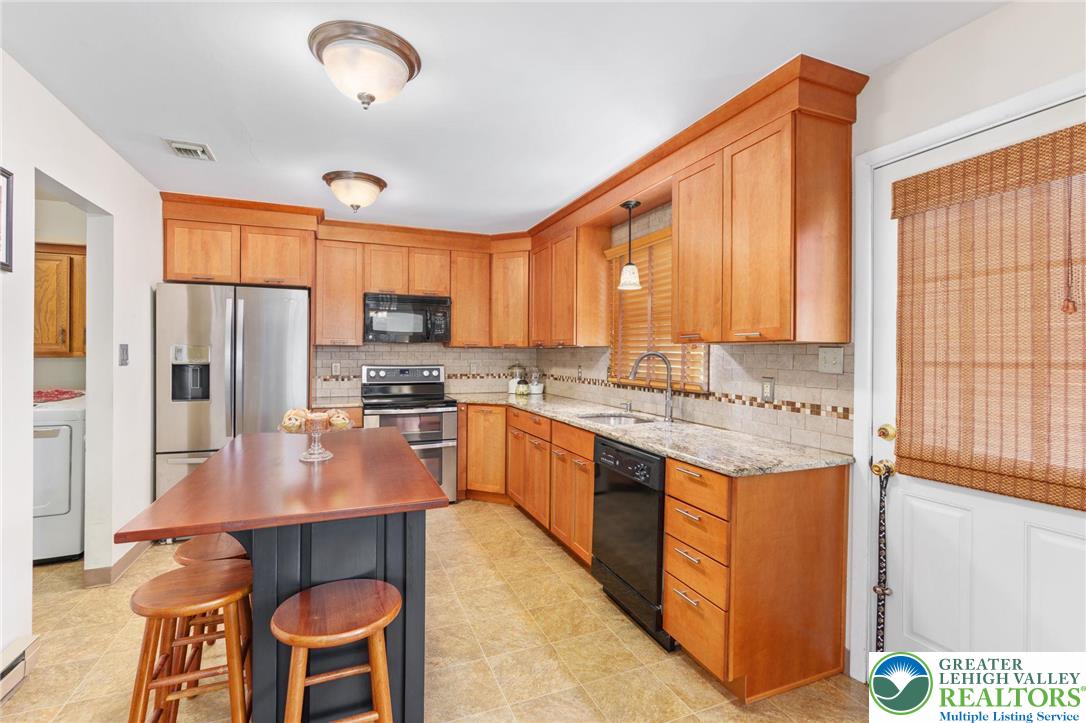 Coplay Boro, Pennsylvania 18037, United States, 3 Bedrooms Bedrooms, ,3 BathroomsBathrooms,Residential,Pending,188092