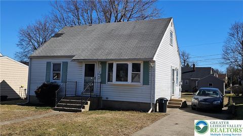 Photo of 301 Tobias Drive, Hellertown Boro, PA 18055 (MLS # 772973)