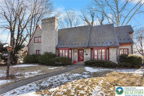 Photo of 100 N Fairview Street, Nazareth Boro, PA 18064 (MLS # 772637)