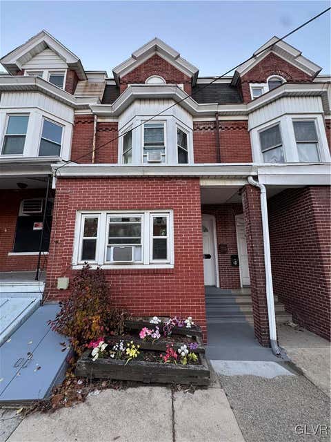 Townhouse For Sale - 824 N 5th Street<br/> Allentown City, PA 18102