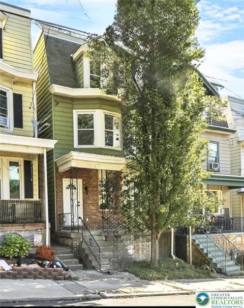 Photo of 312 S Jackson Street, Pottsville, PA 17901 (MLS # 770255)