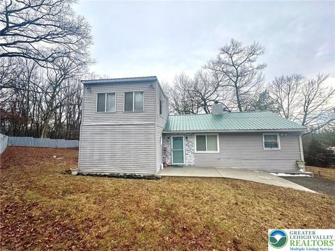 Photo of 204 Shawnee Drive, Middle Smithfield Twp, PA 18302 (MLS # 770352)