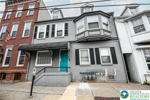 Photo of 459 W linden St #1-A, Allentown, PA 18102 (MLS # 763540) Photo of 459 W linden St #1-A, Allentown, PA 18102 (MLS # 763540)
