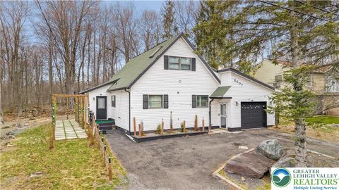 Photo of 939 Country Place Drive, Coolbaugh Twp, PA 18466 (MLS # 775936)
