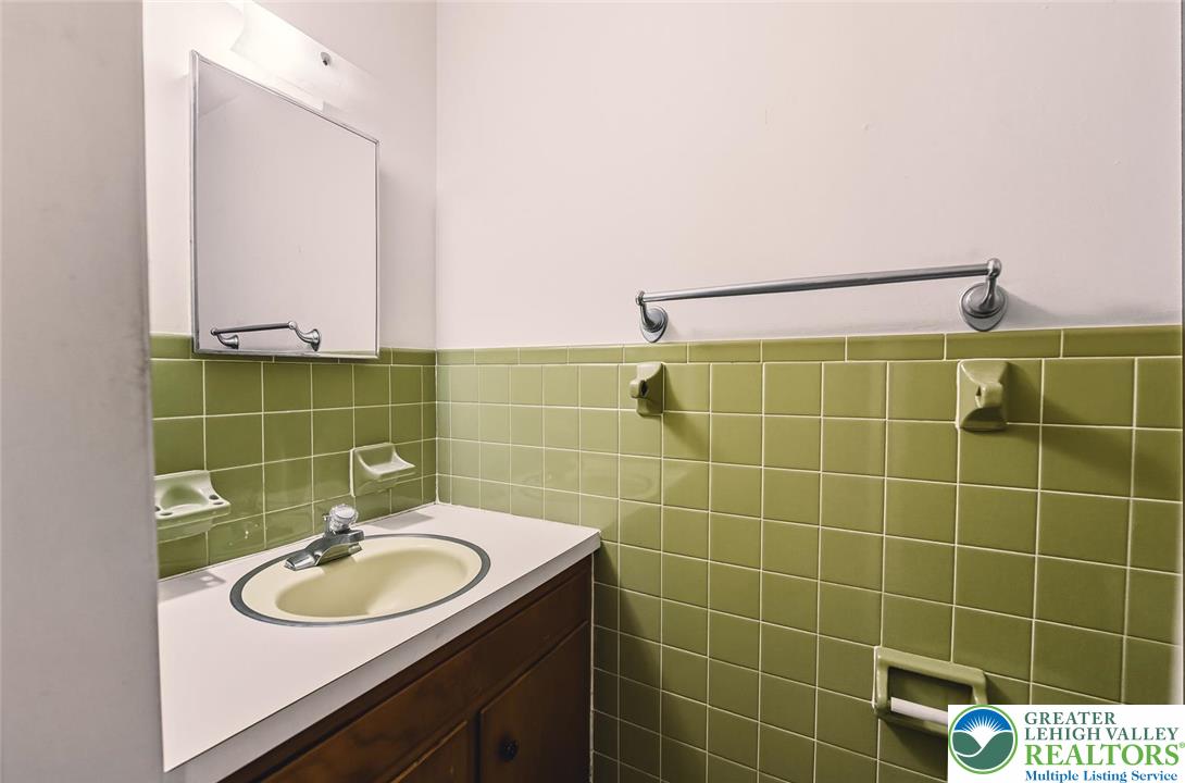 Allentown City, Pennsylvania 18103, United States, 4 Bedrooms Bedrooms, ,2 BathroomsBathrooms,Residential,Active,226150