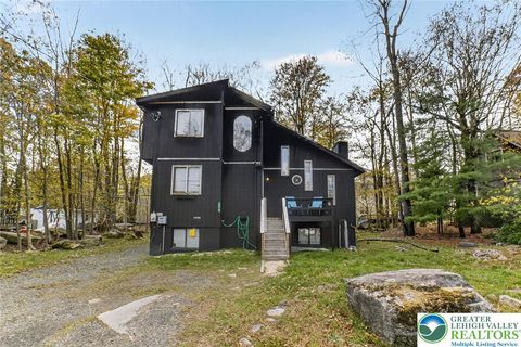 Photo of 1379 Winding Way, Coolbaugh Twp, PA 18466 (MLS # 766780) Photo of 1379 Winding Way, Coolbaugh Twp, PA 18466 (MLS # 766780)