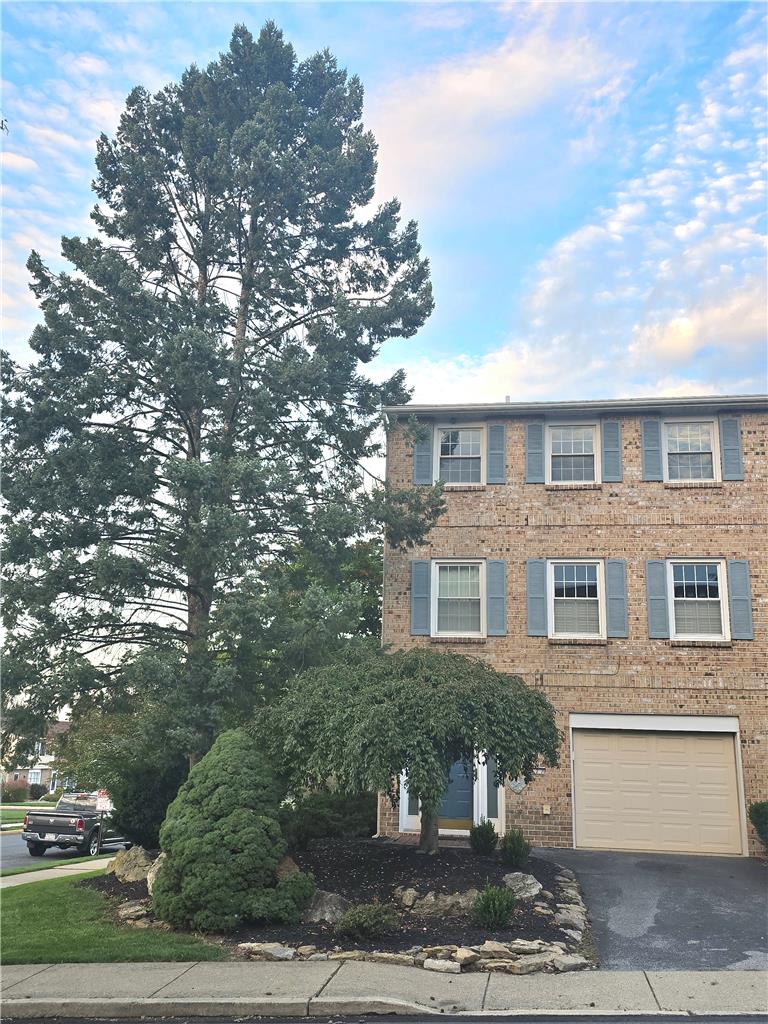977 Barnside Court