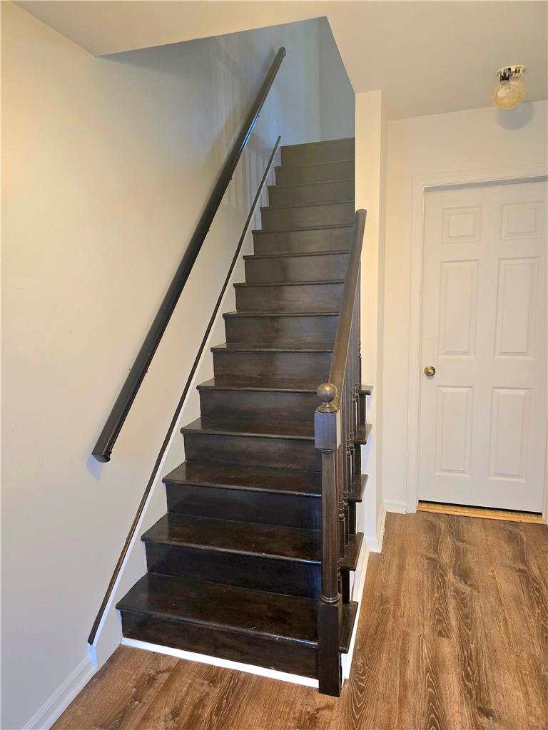 977 Barnside Court