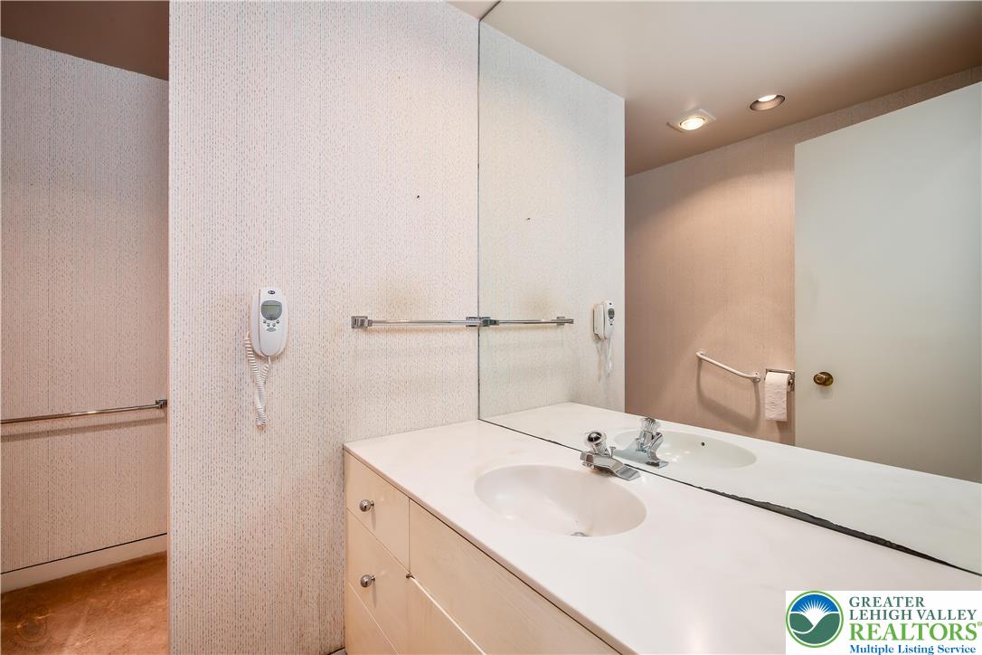 Lower Macungie Twp, Pennsylvania 18103, United States, 3 Bedrooms Bedrooms, ,4 BathroomsBathrooms,Residential,Active,170073