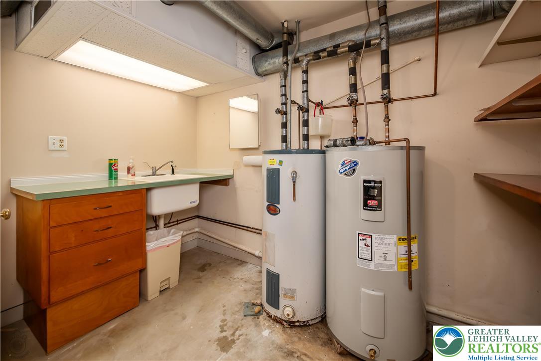 Lower Macungie Twp, Pennsylvania 18103, United States, 3 Bedrooms Bedrooms, ,4 BathroomsBathrooms,Residential,Active,170073