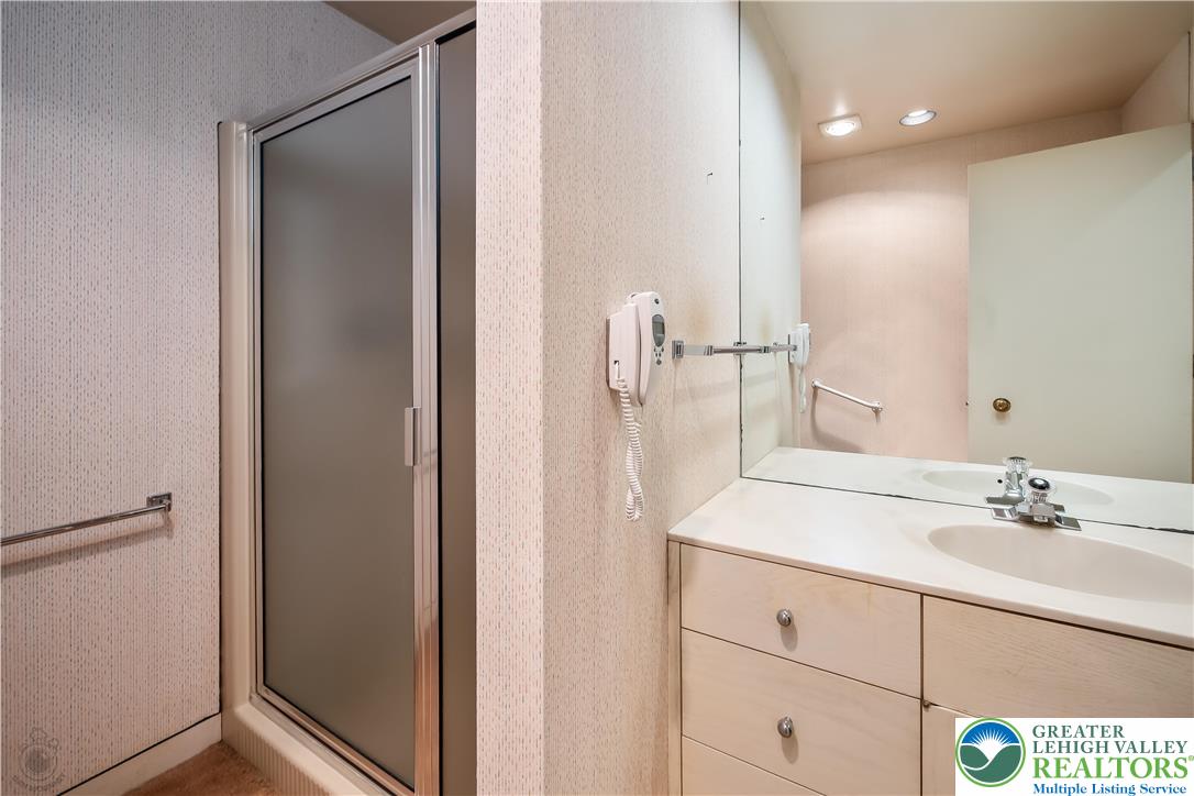 Lower Macungie Twp, Pennsylvania 18103, United States, 3 Bedrooms Bedrooms, ,4 BathroomsBathrooms,Residential,Active,170073