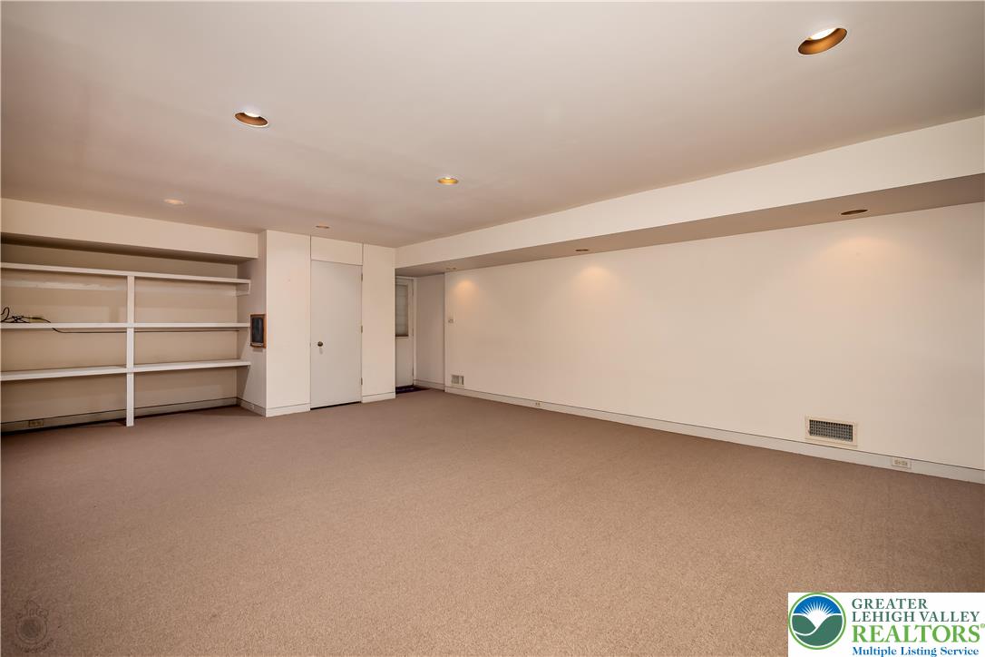 Lower Macungie Twp, Pennsylvania 18103, United States, 3 Bedrooms Bedrooms, ,4 BathroomsBathrooms,Residential,Active,170073