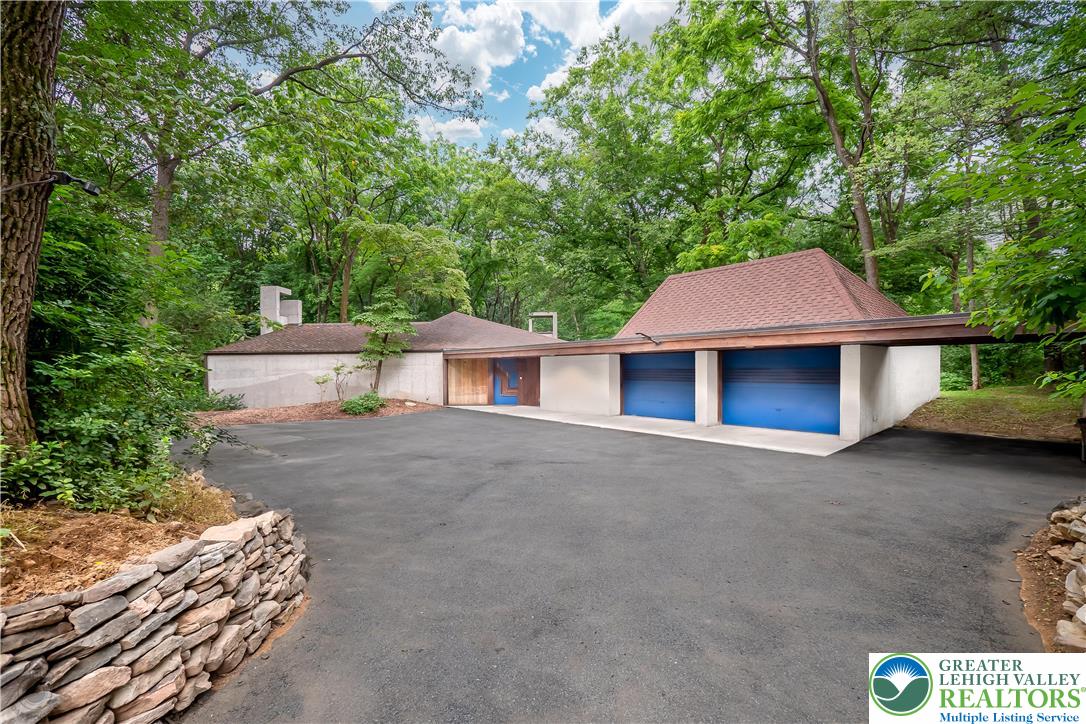 Lower Macungie Twp, Pennsylvania 18103, United States, 3 Bedrooms Bedrooms, ,4 BathroomsBathrooms,Residential,Active,170073