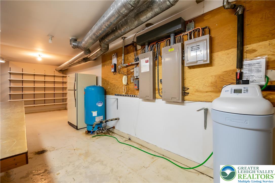 Lower Macungie Twp, Pennsylvania 18103, United States, 3 Bedrooms Bedrooms, ,4 BathroomsBathrooms,Residential,Active,170073