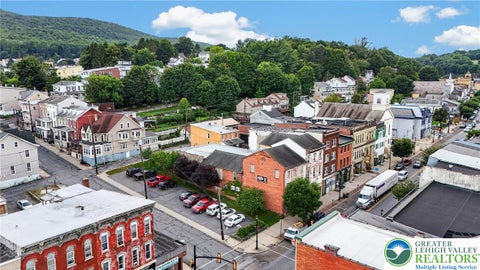 Homes For Sale - 104 W Broad Street<br/> Schuylkill County, Tamaqua Boro, PA 18252