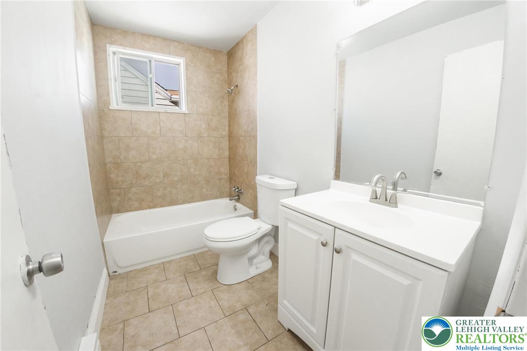 Allentown City, Pennsylvania 18103, United States, 4 Bedrooms Bedrooms, ,3 BathroomsBathrooms,Residential,Active,214236