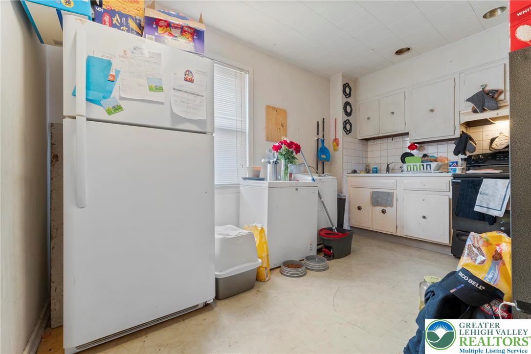 Allentown City, Pennsylvania 18103, United States, 4 Bedrooms Bedrooms, ,3 BathroomsBathrooms,Residential,Active,214236