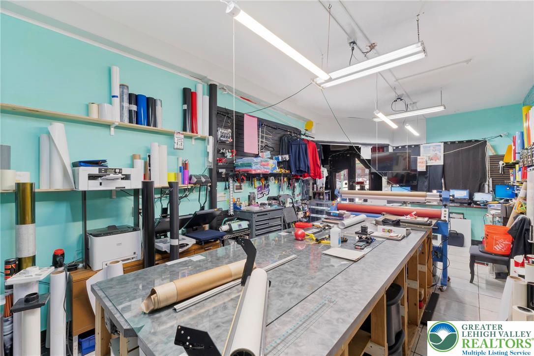 Allentown City, Pennsylvania 18103, United States, 4 Bedrooms Bedrooms, ,3 BathroomsBathrooms,Residential,Active,214236