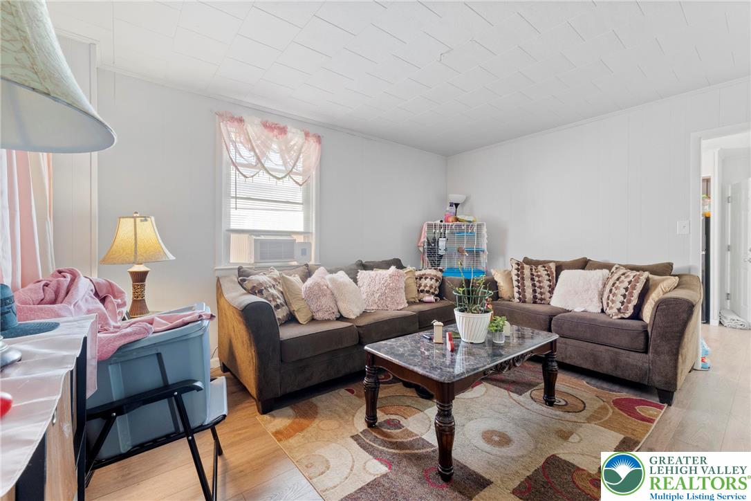 Allentown City, Pennsylvania 18103, United States, 4 Bedrooms Bedrooms, ,3 BathroomsBathrooms,Residential,Active,214236