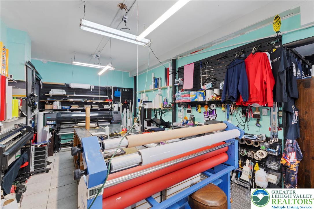 Allentown City, Pennsylvania 18103, United States, 4 Bedrooms Bedrooms, ,3 BathroomsBathrooms,Residential,Active,214236