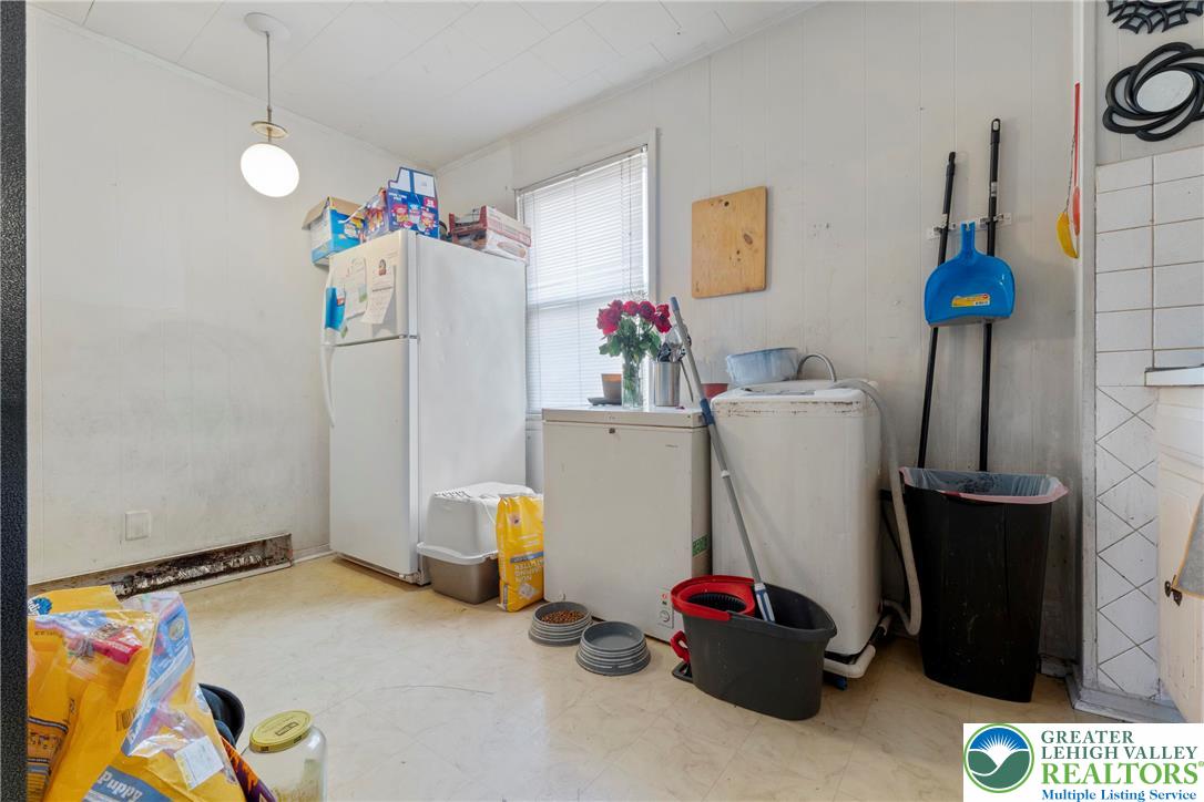 Allentown City, Pennsylvania 18103, United States, 4 Bedrooms Bedrooms, ,3 BathroomsBathrooms,Residential,Active,214236