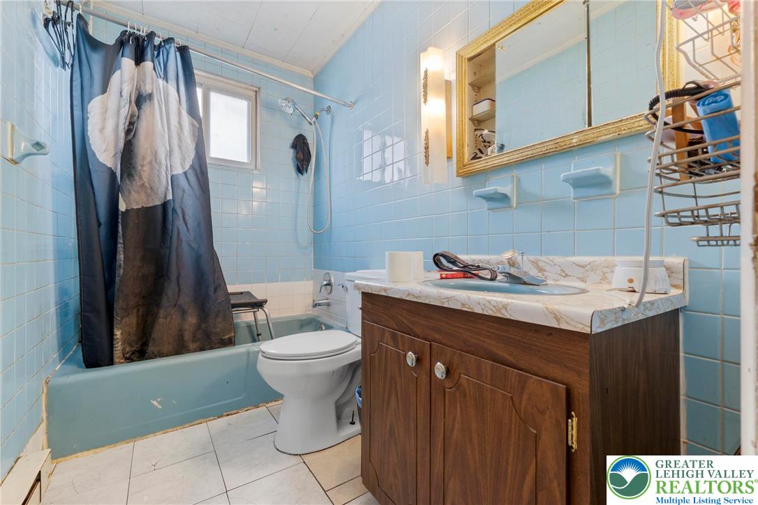 Allentown City, Pennsylvania 18103, United States, 4 Bedrooms Bedrooms, ,3 BathroomsBathrooms,Residential,Active,214236