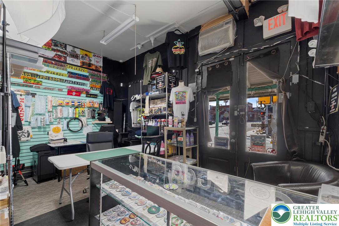 Allentown City, Pennsylvania 18103, United States, 4 Bedrooms Bedrooms, ,3 BathroomsBathrooms,Residential,Active,214236