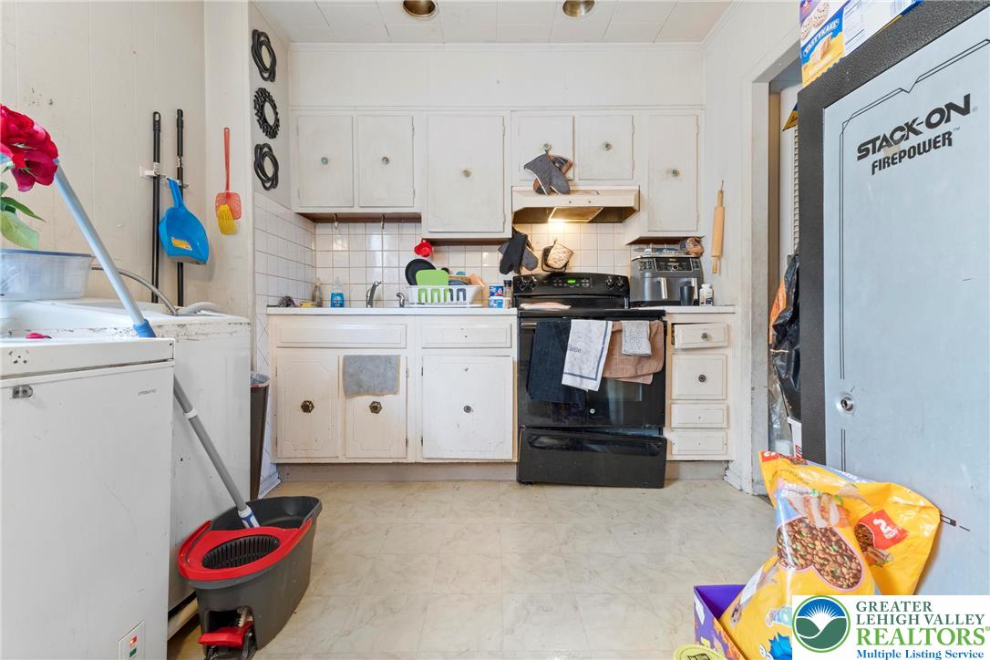 Allentown City, Pennsylvania 18103, United States, 4 Bedrooms Bedrooms, ,3 BathroomsBathrooms,Residential,Active,214236