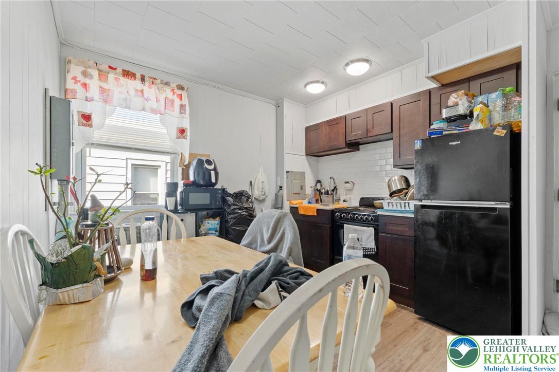 Allentown City, Pennsylvania 18103, United States, 4 Bedrooms Bedrooms, ,3 BathroomsBathrooms,Residential,Active,214236