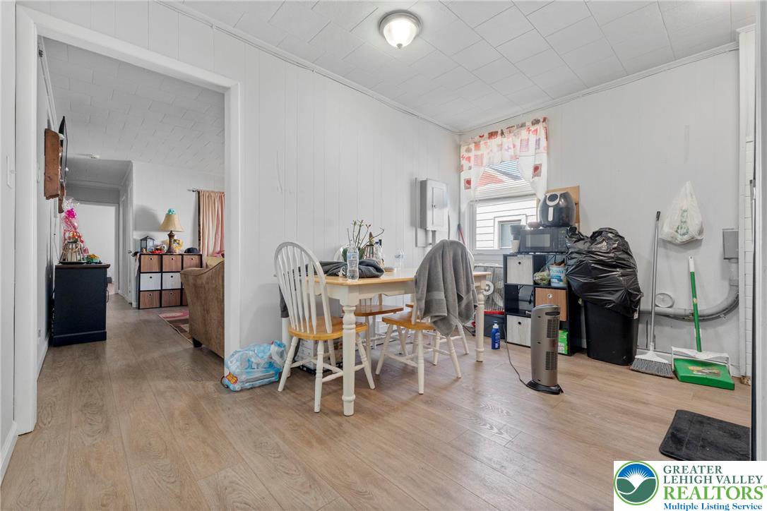 Allentown City, Pennsylvania 18103, United States, 4 Bedrooms Bedrooms, ,3 BathroomsBathrooms,Residential,Active,214236