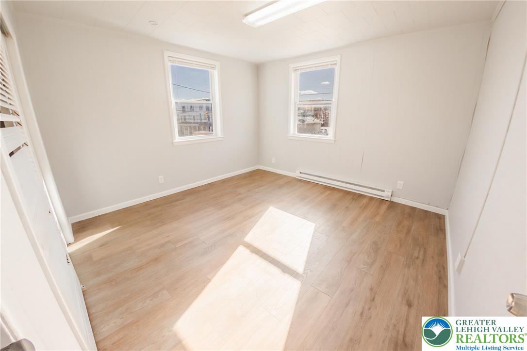 Allentown City, Pennsylvania 18103, United States, 4 Bedrooms Bedrooms, ,3 BathroomsBathrooms,Residential,Active,214236