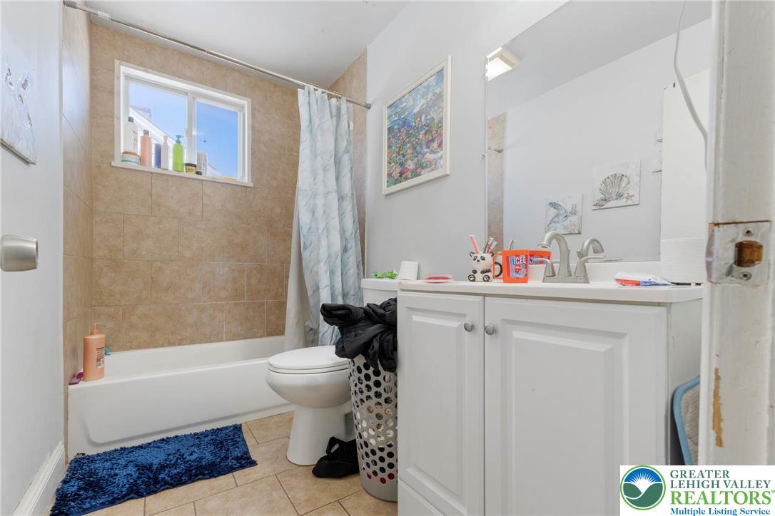 Allentown City, Pennsylvania 18103, United States, 4 Bedrooms Bedrooms, ,3 BathroomsBathrooms,Residential,Active,214236