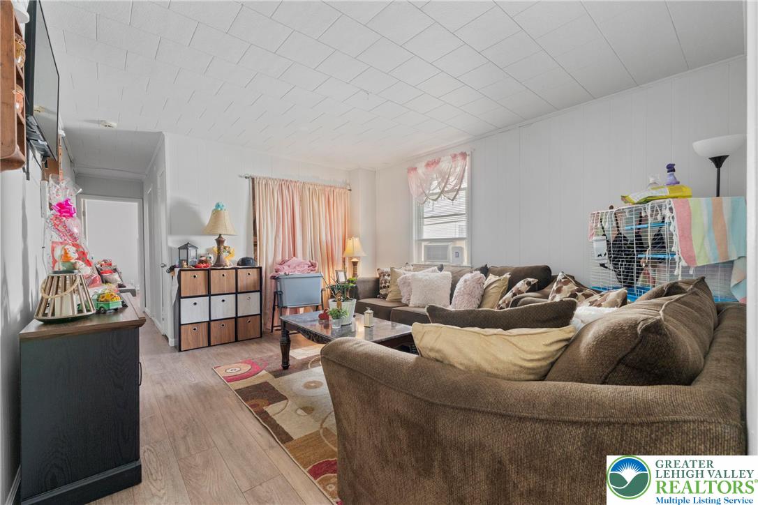 Allentown City, Pennsylvania 18103, United States, 4 Bedrooms Bedrooms, ,3 BathroomsBathrooms,Residential,Active,214236