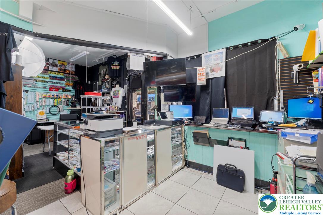 Allentown City, Pennsylvania 18103, United States, 4 Bedrooms Bedrooms, ,3 BathroomsBathrooms,Residential,Active,214236