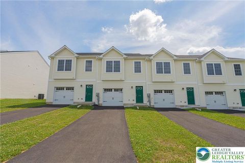 Photo of 752 Blue Heron Drive, Allentown, PA 18103 (MLS # 762782) Photo of 752 Blue Heron Drive, Allentown, PA 18103 (MLS # 762782)