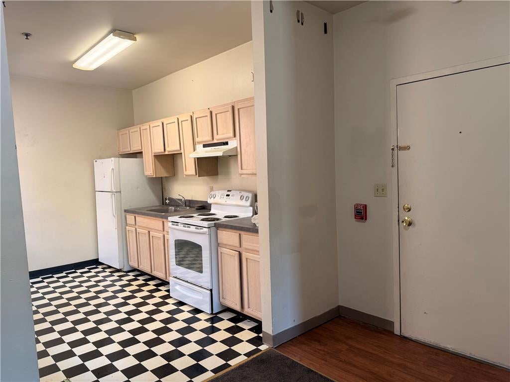 823 E 4th 4