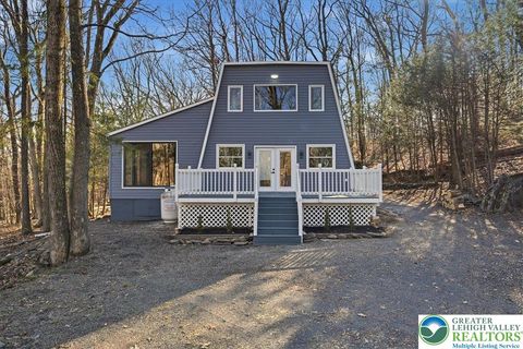 Photo of 3257 Trafalgar Avenue, Middle Smithfield Twp, PA 18302 (MLS # 774770)