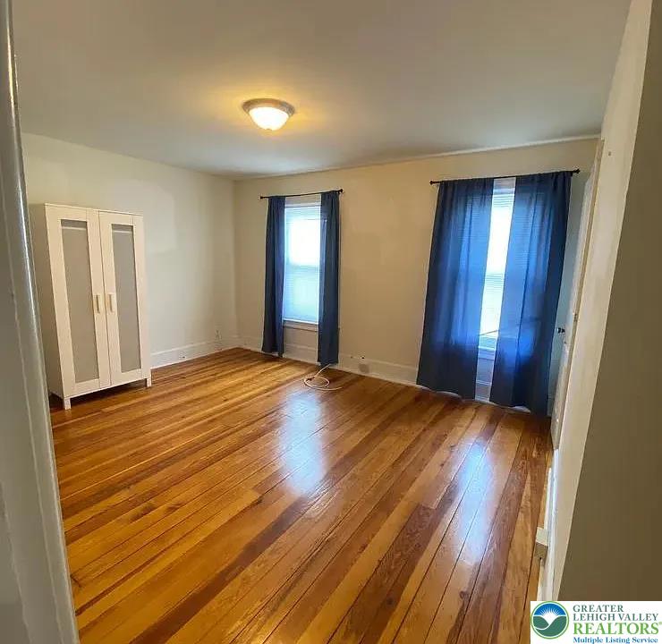 528 Selfridge Street