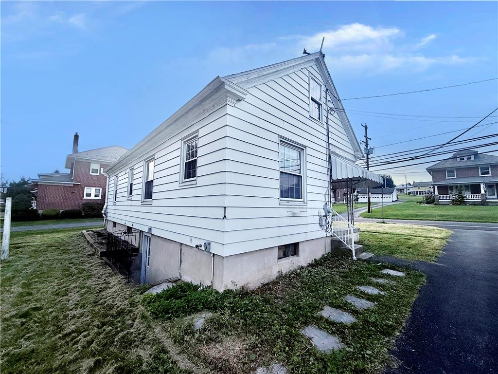 124 E LAWN