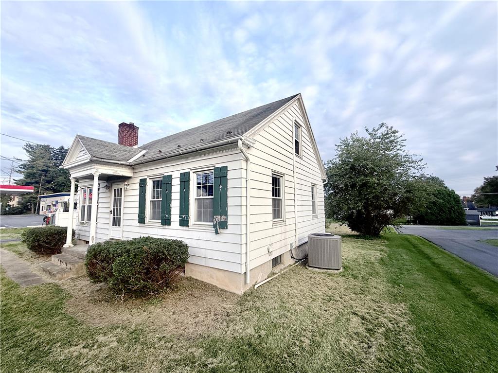 124 E LAWN