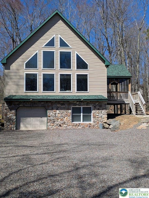 Homes For Sale - 11 Poplar Place<br/> Clifton Twp, PA 18424