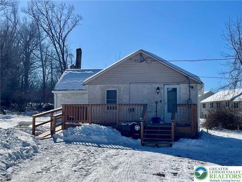 Photo of 1264 Tilghman Street, Emmaus Boro, PA 18049 (MLS # 771227)