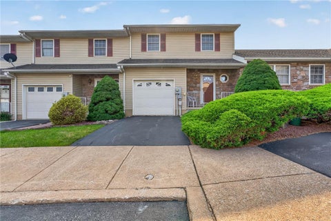 Townhouse For Sale - 5 Monmouth Court<br/> Forks Twp, PA 18040
