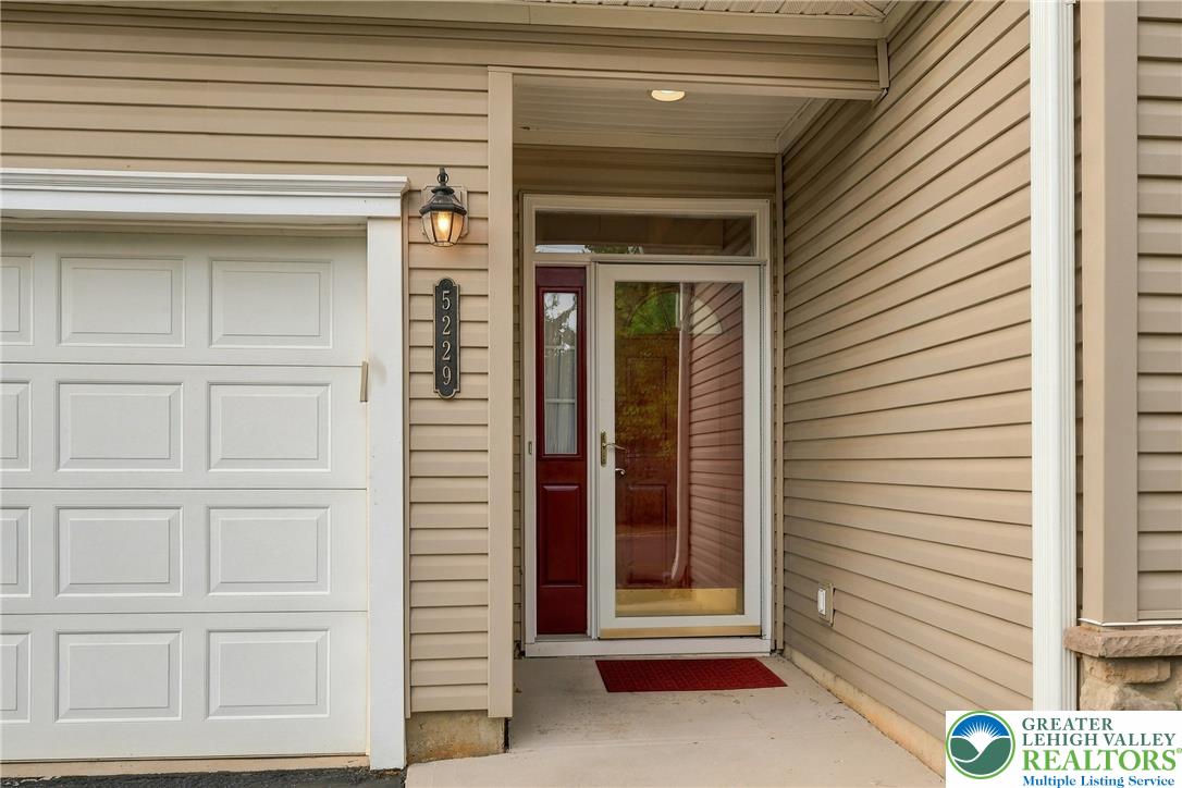 5229 Garden View Lane