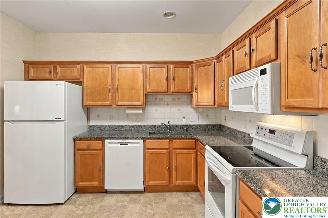 5229 Garden View Lane