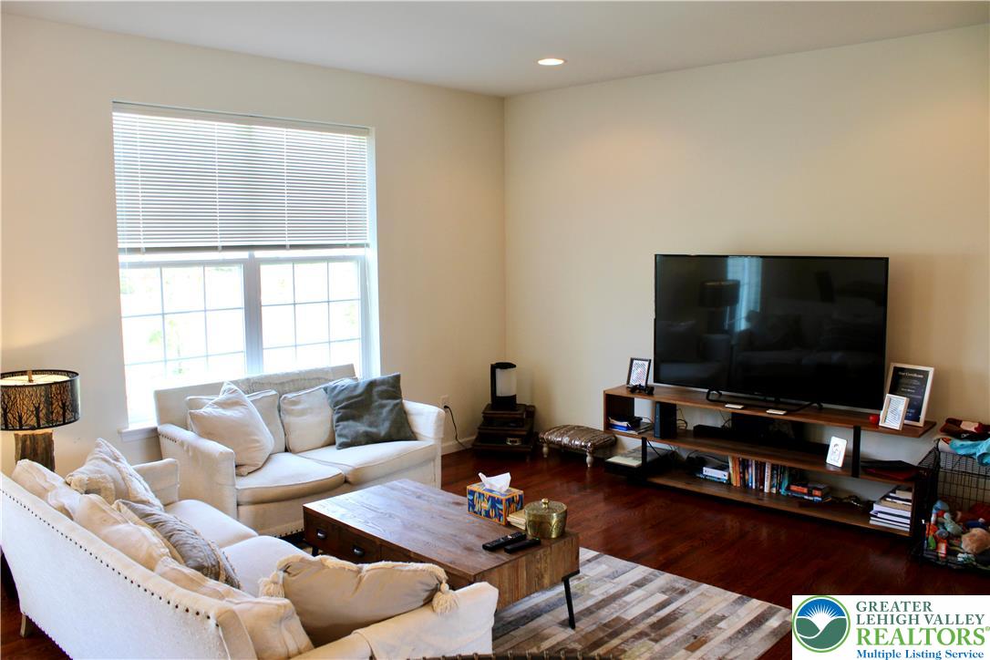 Upper Macungie Twp, Pennsylvania 18104, United States, 3 Bedrooms Bedrooms, ,3 BathroomsBathrooms,Residential,Active,235099