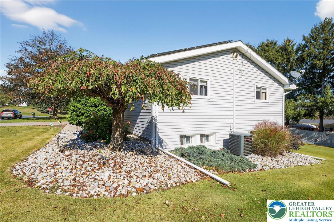 North Whitehall Twp, Pennsylvania 18069, United States, 3 Bedrooms Bedrooms, ,2 BathroomsBathrooms,Residential,Active,229432