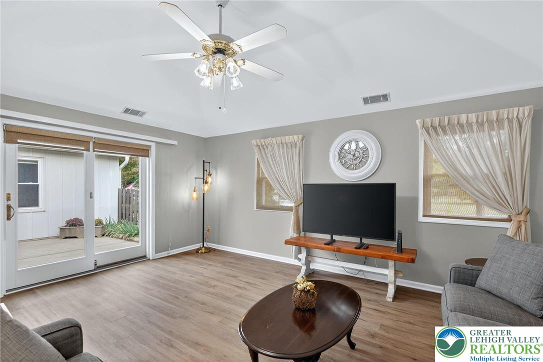 Lower Macungie Twp, Pennsylvania 18062, United States, 2 Bedrooms Bedrooms, ,2 BathroomsBathrooms,Residential,Pending,253219