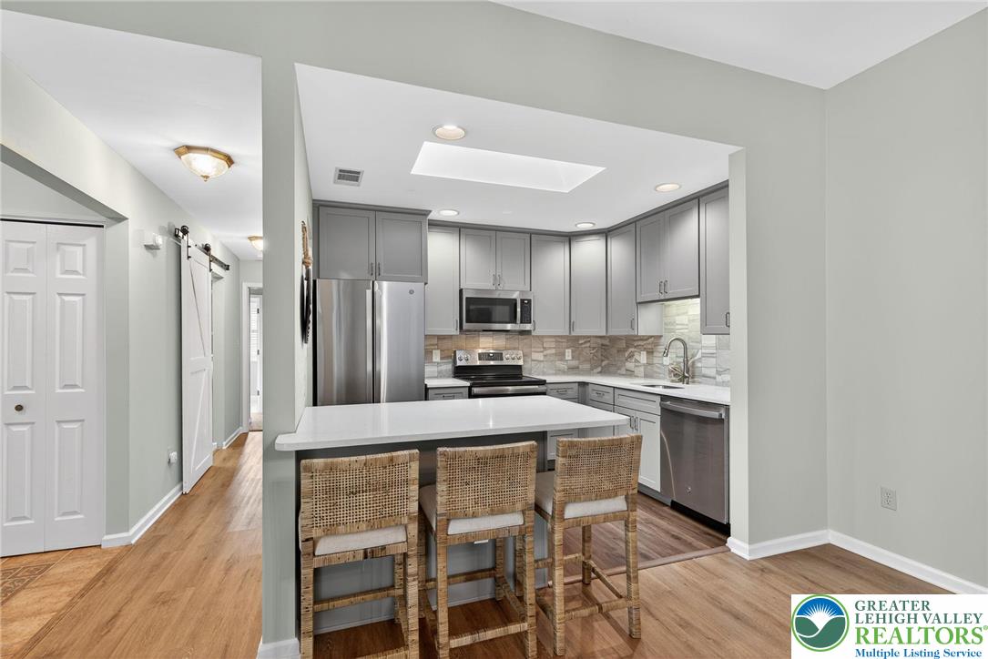 Lower Macungie Twp, Pennsylvania 18062, United States, 2 Bedrooms Bedrooms, ,2 BathroomsBathrooms,Residential,Pending,253219