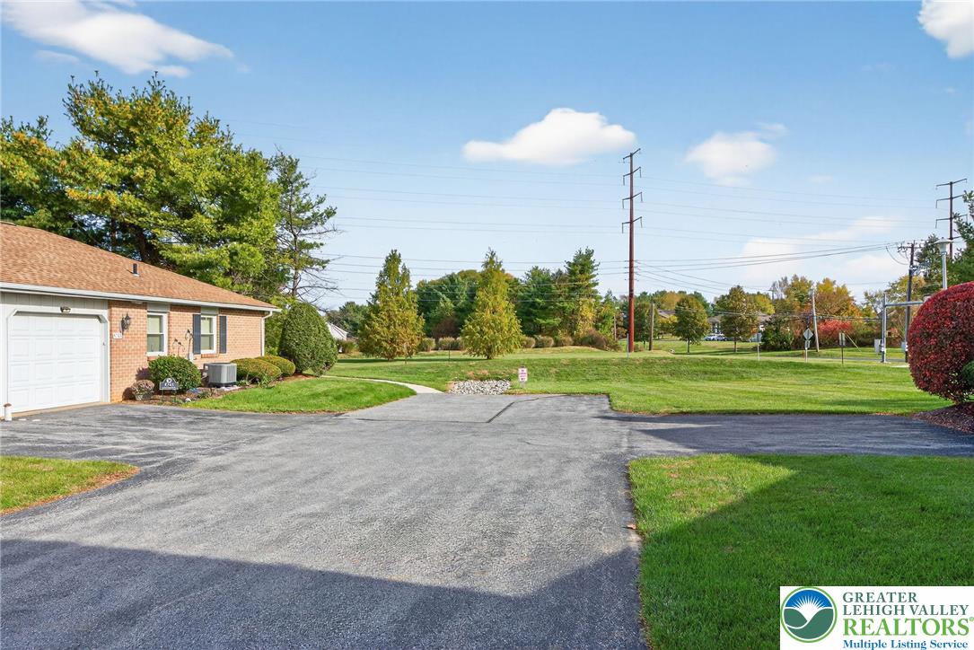 Lower Macungie Twp, Pennsylvania 18062, United States, 2 Bedrooms Bedrooms, ,2 BathroomsBathrooms,Residential,Pending,253219